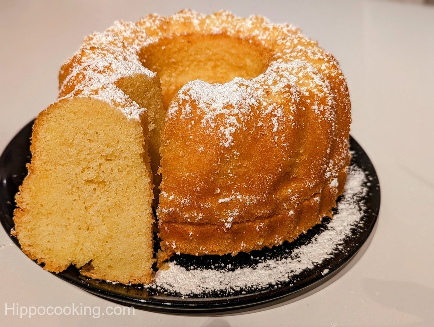 Image Susanne's Moist Egg Liqueur Bundt Cake